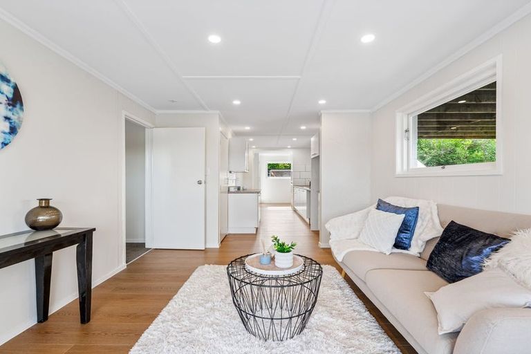 Photo of property in 34 Cyclarama Crescent, Massey, Auckland, 0614