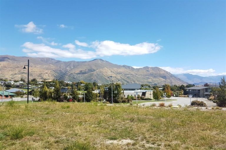 Photo of property in 16 Tuke Lane, Wanaka, 9305