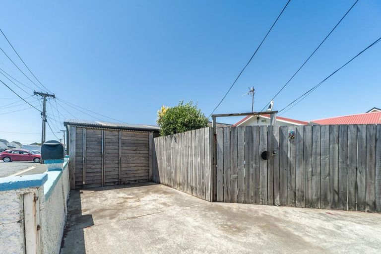 Photo of property in 83 Apu Crescent, Lyall Bay, Wellington, 6022