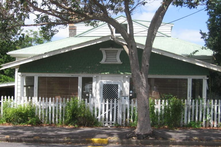 Photo of property in 6 Domain Street, Devonport, Auckland, 0624