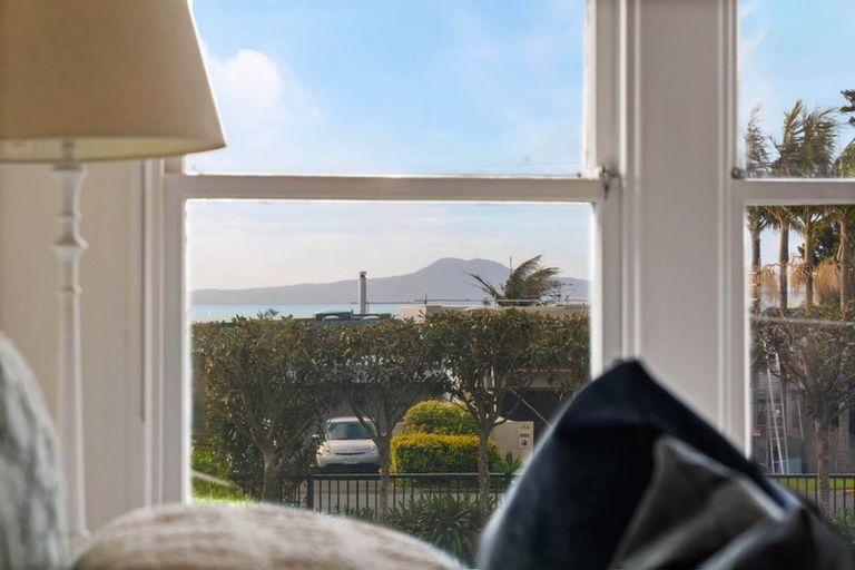 Photo of property in 24 Takutai Avenue, Bucklands Beach, Auckland, 2012