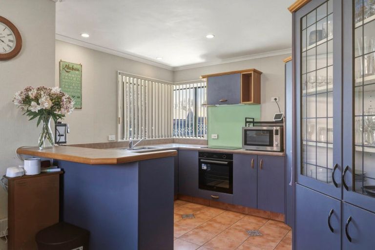 Photo of property in 11 Alpine Grove, Kelvin Grove, Palmerston North, 4414