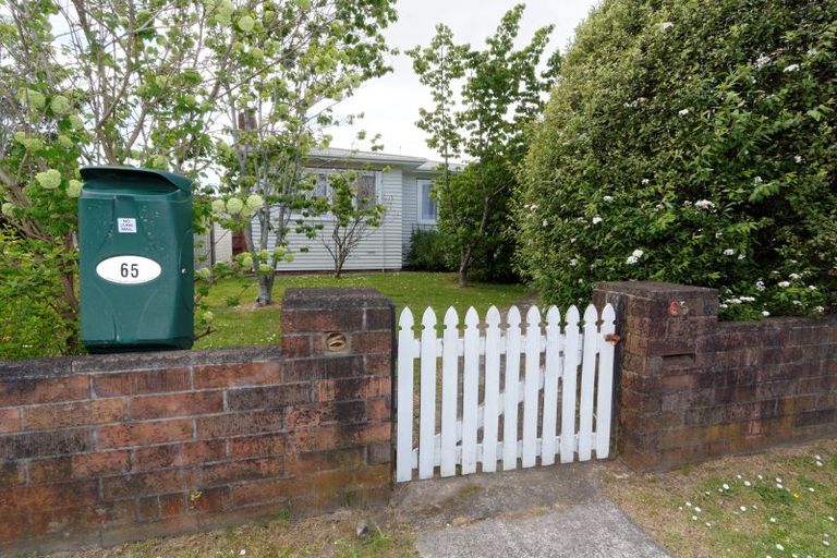 Photo of property in 65 Godley Road, Green Bay, Auckland, 0604