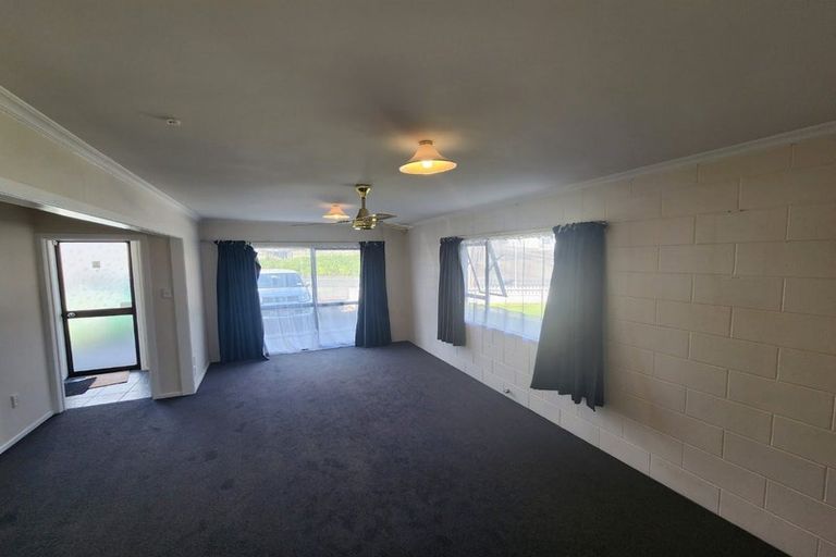 Photo of property in 28 Breakwater Road, Moturoa, New Plymouth, 4310