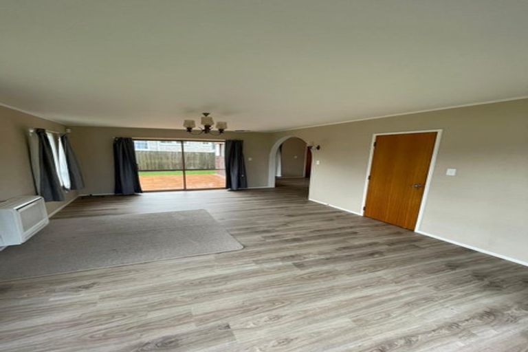 Photo of property in 2 Fitzwater Place, Henderson, Auckland, 0612