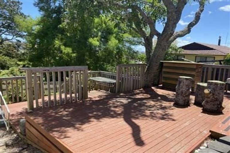 Photo of property in 13 Adam Sunde Place, Glen Eden, Auckland, 0602