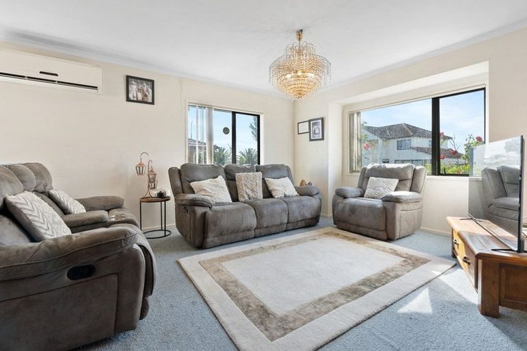 Photo of property in 9 Tussock Avenue, Mangere, Auckland, 2022
