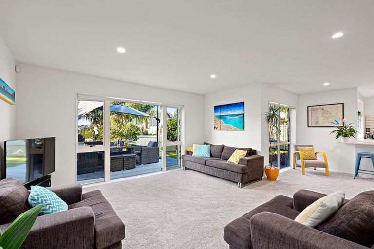 Photo of property in 1/7 Sharon Road, Waiake, Auckland, 0630