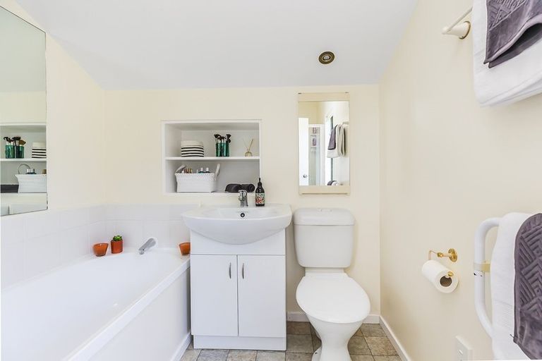 Photo of property in 106a Tauhinu Road, Miramar, Wellington, 6022