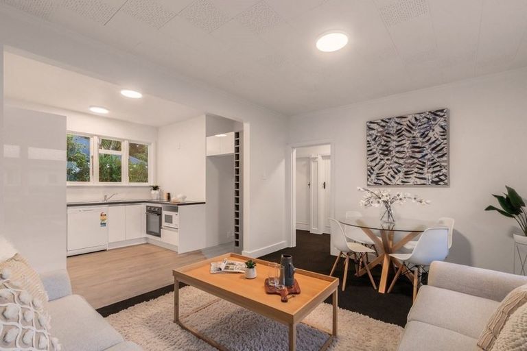 Photo of property in 211 Centaurus Road, Saint Martins, Christchurch, 8022