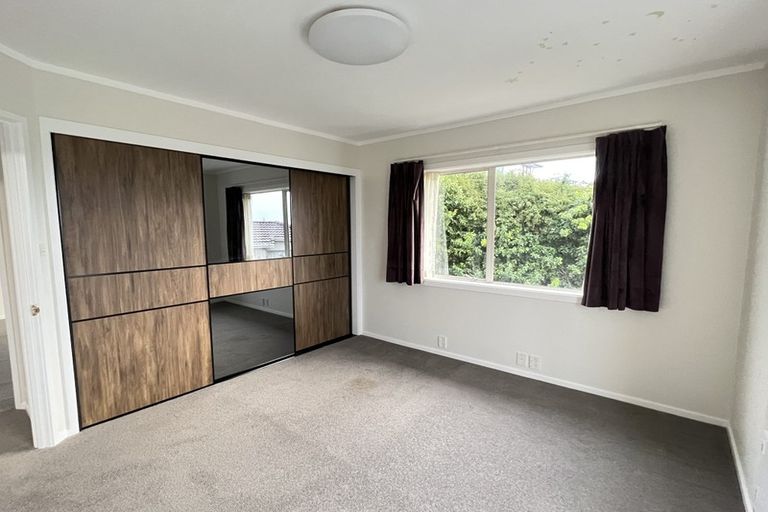 Photo of property in 14 Mcfetridge Place, Hillcrest, Auckland, 0627