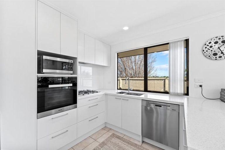 Photo of property in 11 Hugh Green Drive, Pinehill, Auckland, 0632