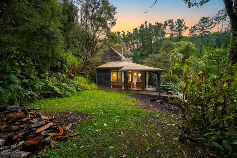 Photo of property in 99 Elmslie Road, Pinehaven, Upper Hutt, 5019