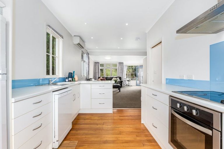 Photo of property in 1 Gordon Road, Plimmerton, Porirua, 5026