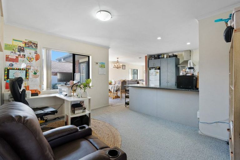 Photo of property in 9 Tussock Avenue, Mangere, Auckland, 2022