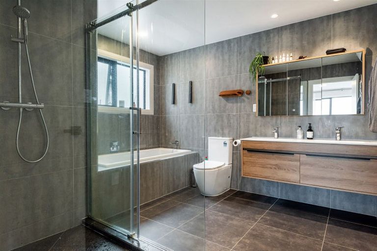 Photo of property in 10a Aberdeen Road, Campbells Bay, Auckland, 0620