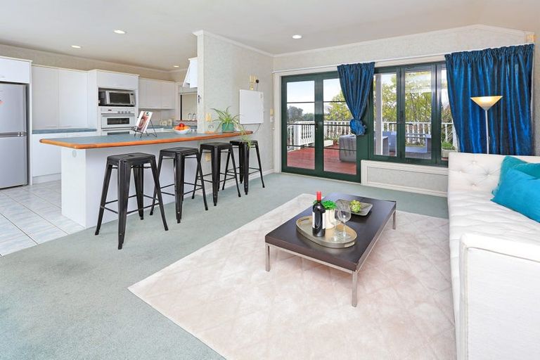 Photo of property in 2 Annalong Road, Dannemora, Auckland, 2016