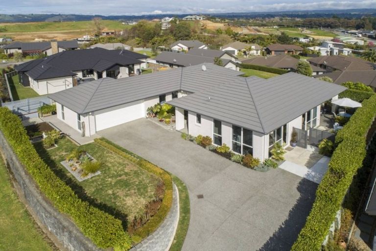 Photo of property in 2 Lynley Park Drive, Omokoroa, 3114