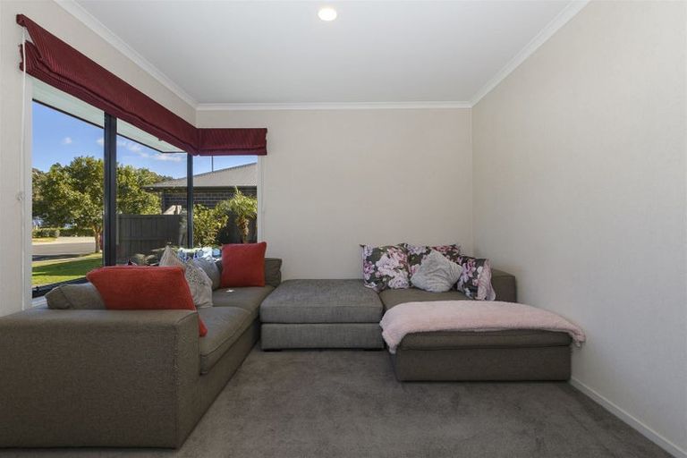 Photo of property in 142 Oteki Park Drive, Welcome Bay, Tauranga, 3112
