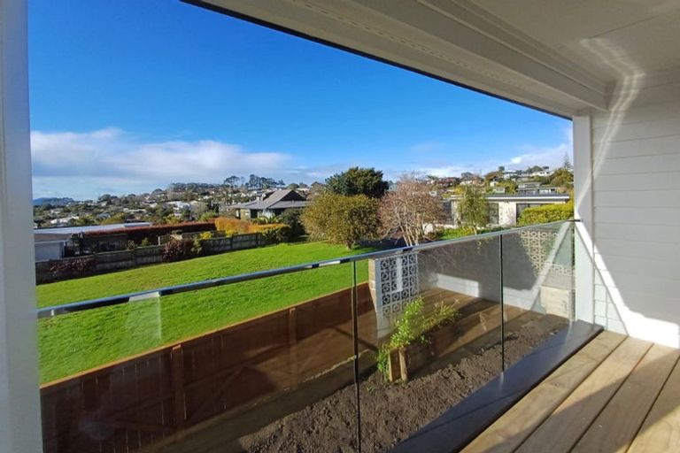 Photo of property in 1/2 Maxwelton Drive, Mairangi Bay, Auckland, 0630