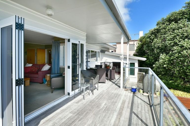Photo of property in 104 Pacific Parade, Army Bay, Whangaparaoa, 0930