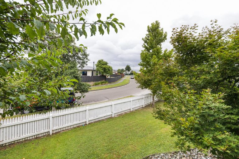 Photo of property in 21 Dahlstrom Grove, Kelvin Grove, Palmerston North, 4414