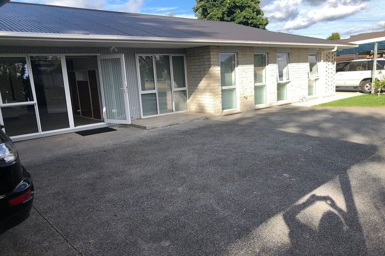 Photo of property in 2/7 Tulloch Place, Conifer Grove, Takanini, 2112