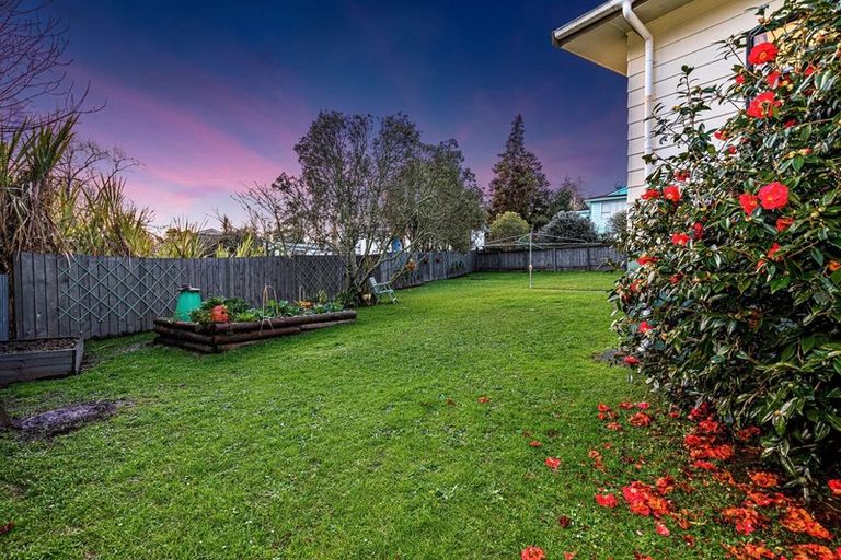 Photo of property in 12 Peterhouse Place, West Harbour, Auckland, 0618