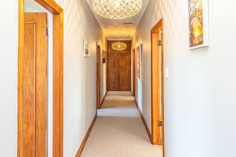 Photo of property in 2 Tarata Street, Saint Johns Hill, Whanganui, 4501