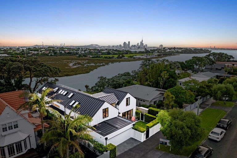 Photo of property in 71a Ngataringa Road, Devonport, Auckland, 0624