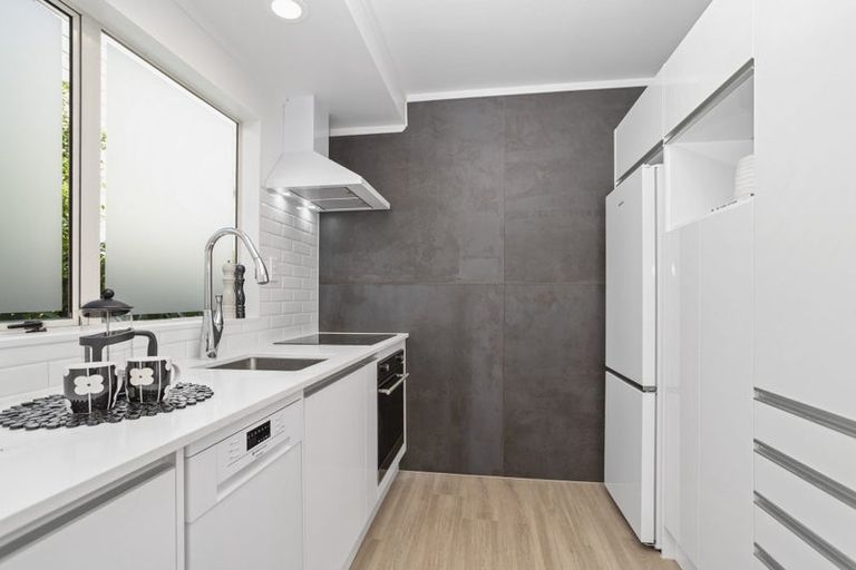 Photo of property in 18 Ian Marwick Place, Birkenhead, Auckland, 0626