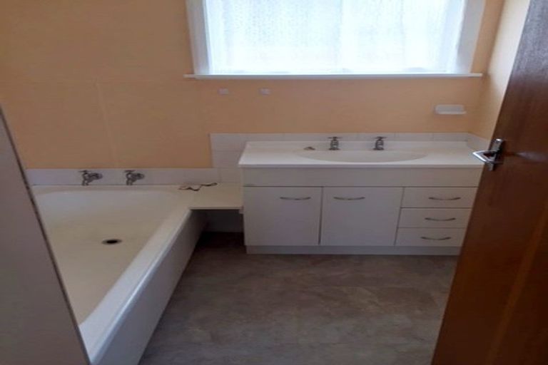 Photo of property in 7 Mahia Place, Kelvin Grove, Palmerston North, 4414