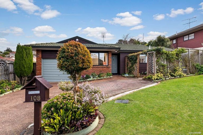 Photo of property in 1 Spears Place, Botany Downs, Auckland, 2010