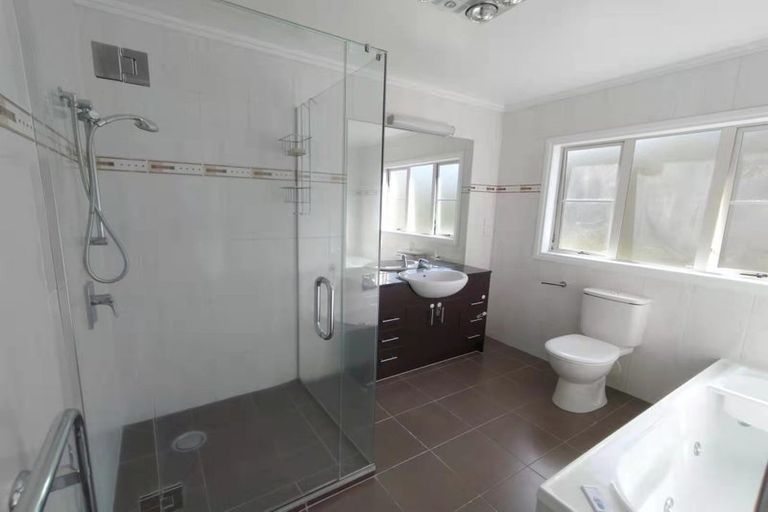 Photo of property in 56 Moyrus Crescent, East Tamaki Heights, Auckland, 2016