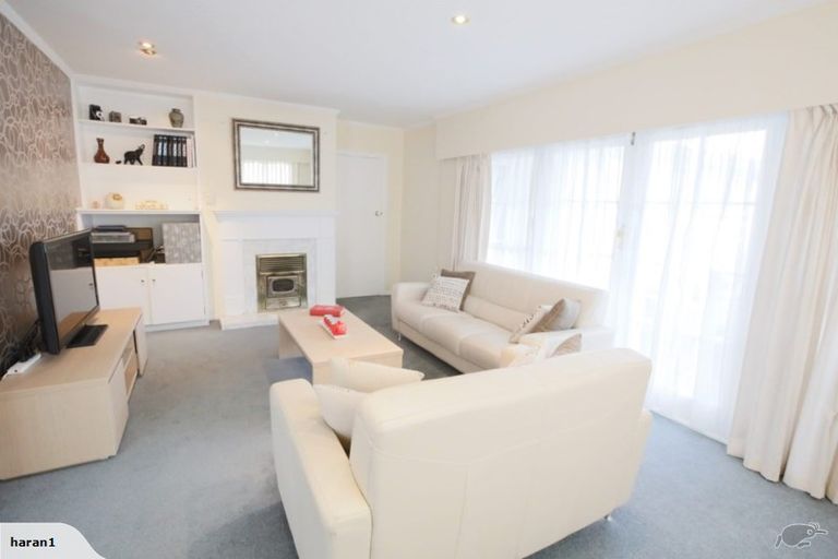 Photo of property in 12 Redwood Avenue, Tawa, Wellington, 5028