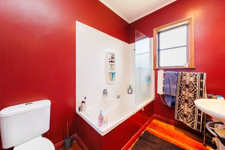 Photo of property in 16 Millar Street, Terrace End, Palmerston North, 4410