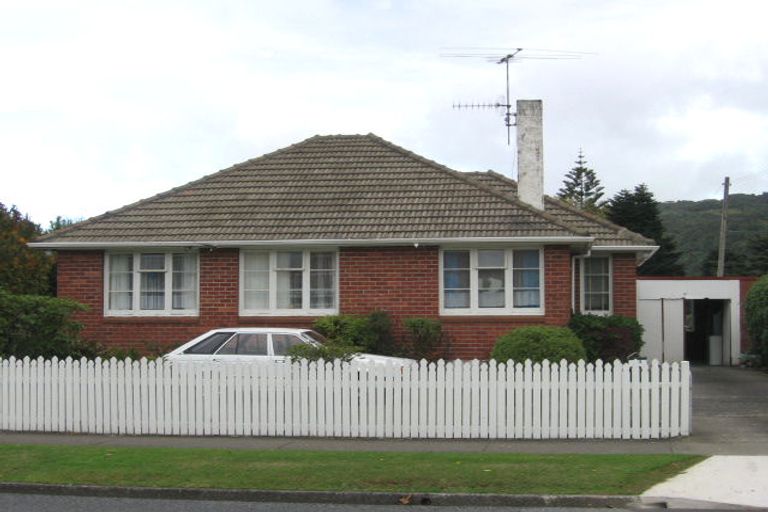 Photo of property in 23 Molesworth Street, Taita, Lower Hutt, 5011