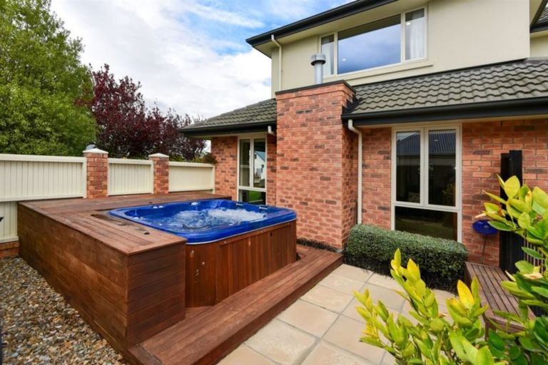Photo of property in 8 Napoleon Close, Harewood, Christchurch, 8051