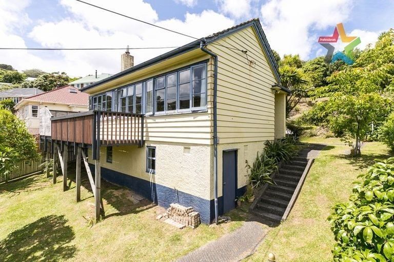 Photo of property in 103 Sunshine Avenue, Karori, Wellington, 6012