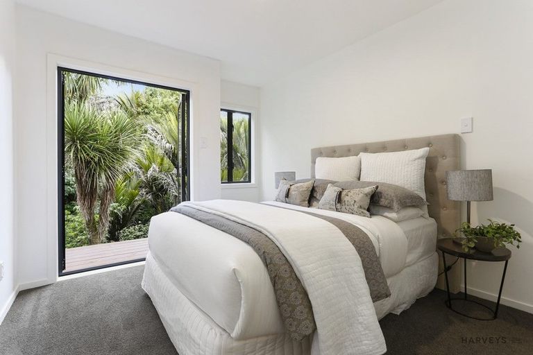 Photo of property in 11 Woontons Lane, Titirangi, Auckland, 0604