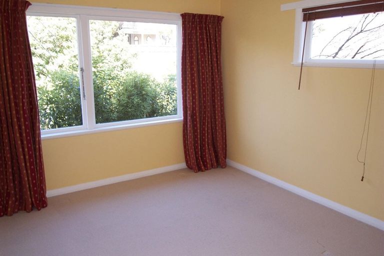 Photo of property in 17 Randwick Road, Northland, Wellington, 6012