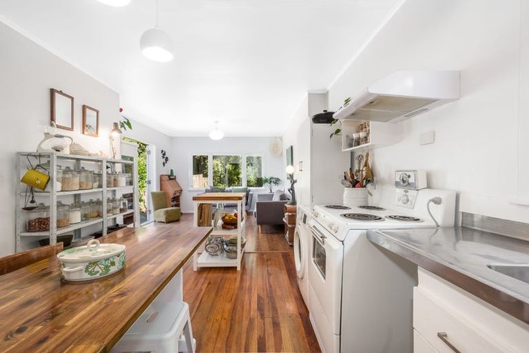 Photo of property in 63 Airlie Road, Plimmerton, Porirua, 5026