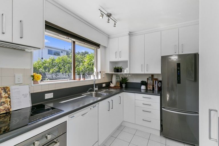 Photo of property in 35 Akaroa Drive, Maupuia, Wellington, 6022