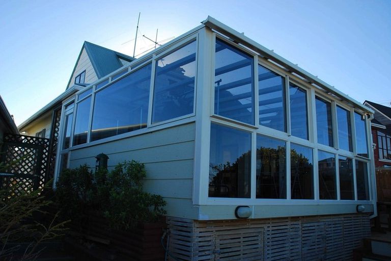 Photo of property in 52 Frobisher Street, Island Bay, Wellington, 6023