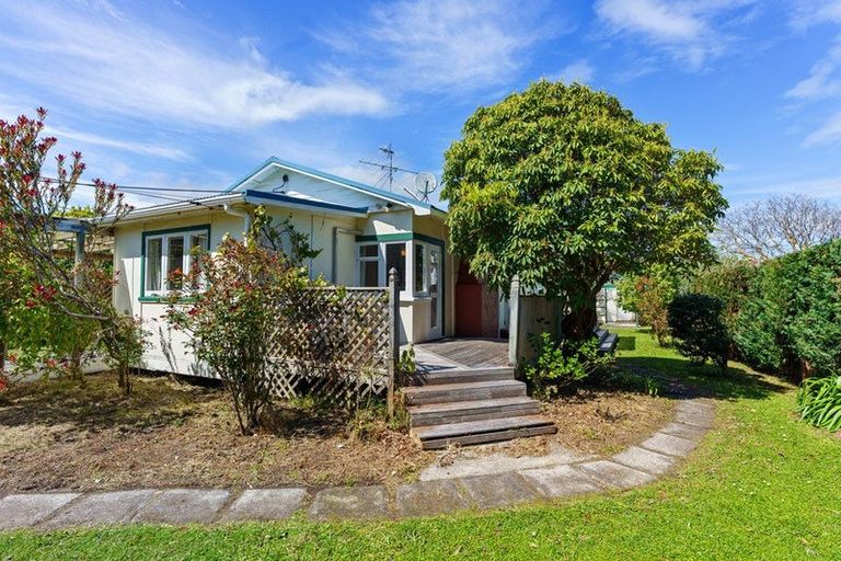 Photo of property in 56 Te Moana Road, Waikanae Beach, Waikanae, 5036