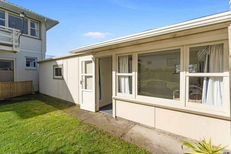 Photo of property in 5 Price Street, Westown, New Plymouth, 4310