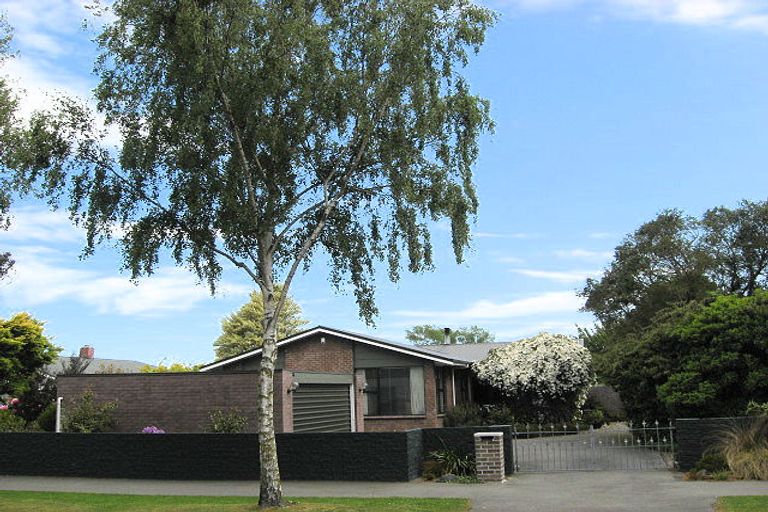 Photo of property in 289 Memorial Avenue, Burnside, Christchurch, 8053