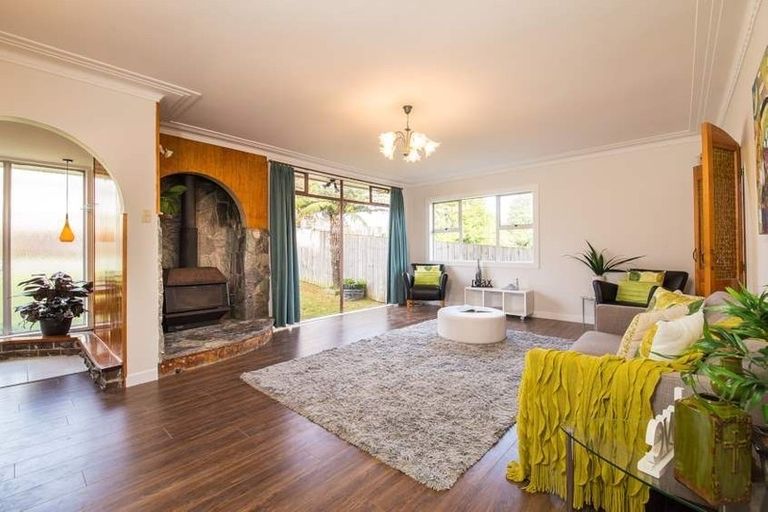 Photo of property in 11 Castaing Crescent, Te Atatu South, Auckland, 0610