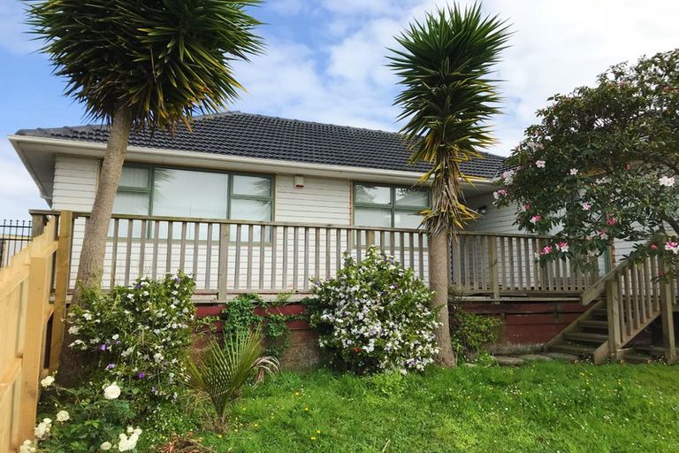 Photo of property in 2 Barnard Place, Manurewa East, Auckland, 2102