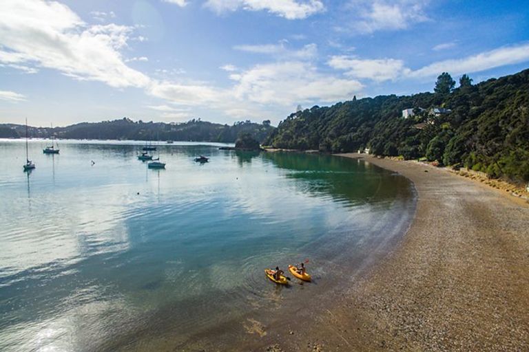 Photo of property in 14b Kaha Place, Russell, 0272